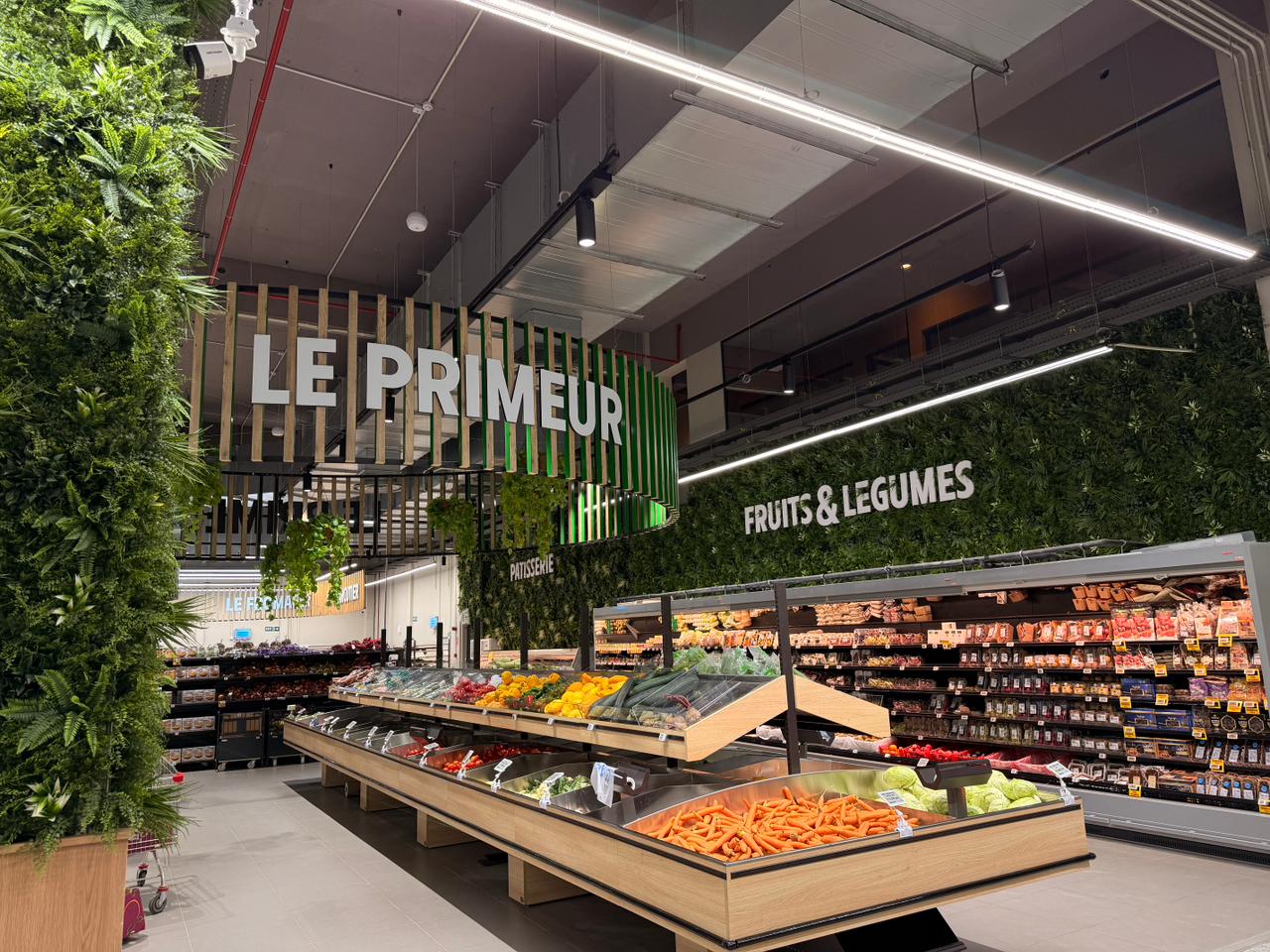 Intermart Montebello Green Wall